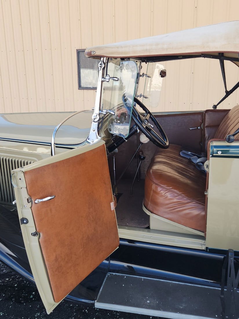 1930 Ford Model A Roadster - 10