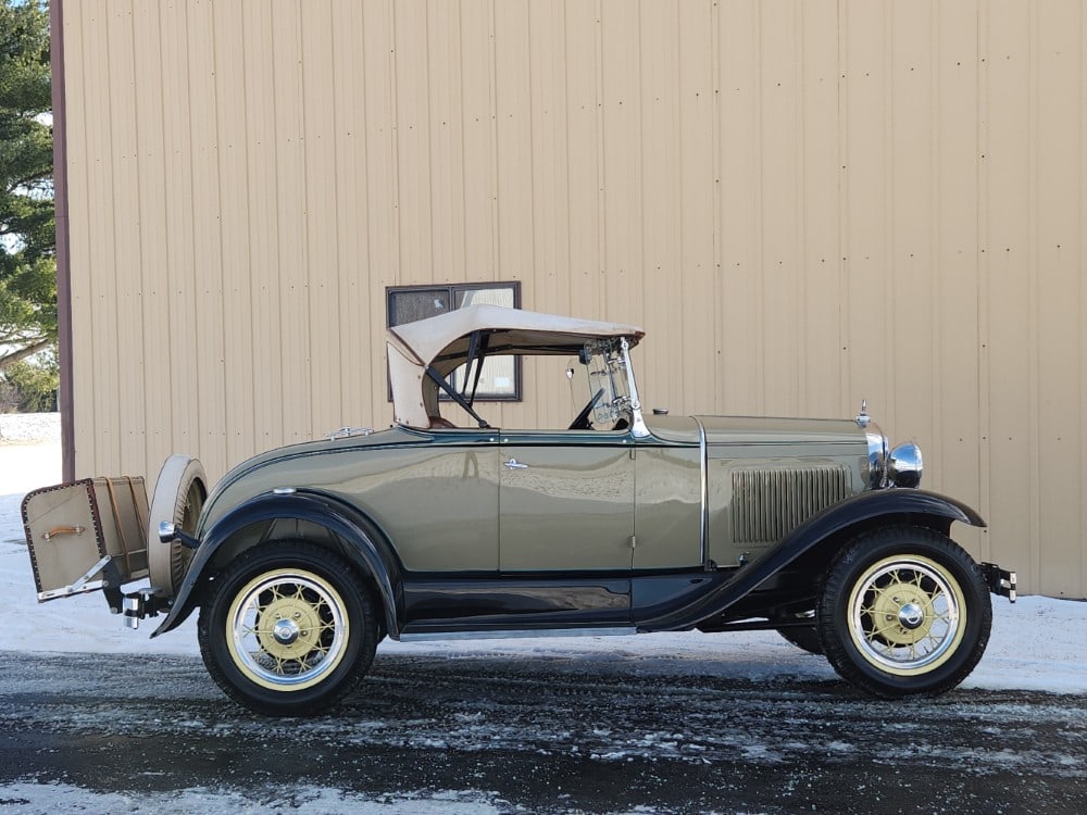 1930 Ford Model A Roadster - 14