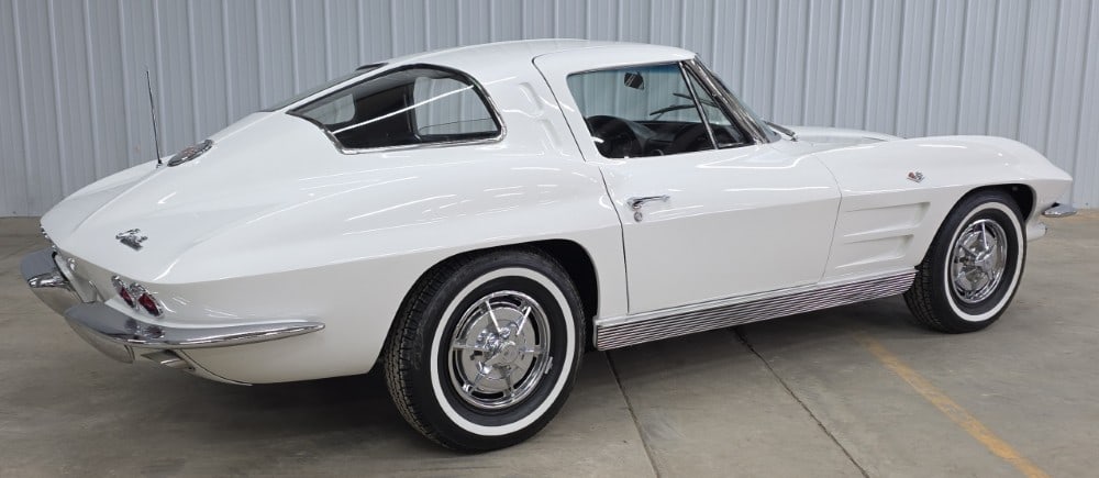 1963 Chevrolet Split Window Corvette Sting Ray: Rare Split Window Coupe 327 CI V8 4-Speed Manual Transmission Code 936A Ermine White exterior Delco AM/FM radio In-dash clock Power brakes Factory 1-year-only hubcaps Whitewall tires Reads 40,383 mile