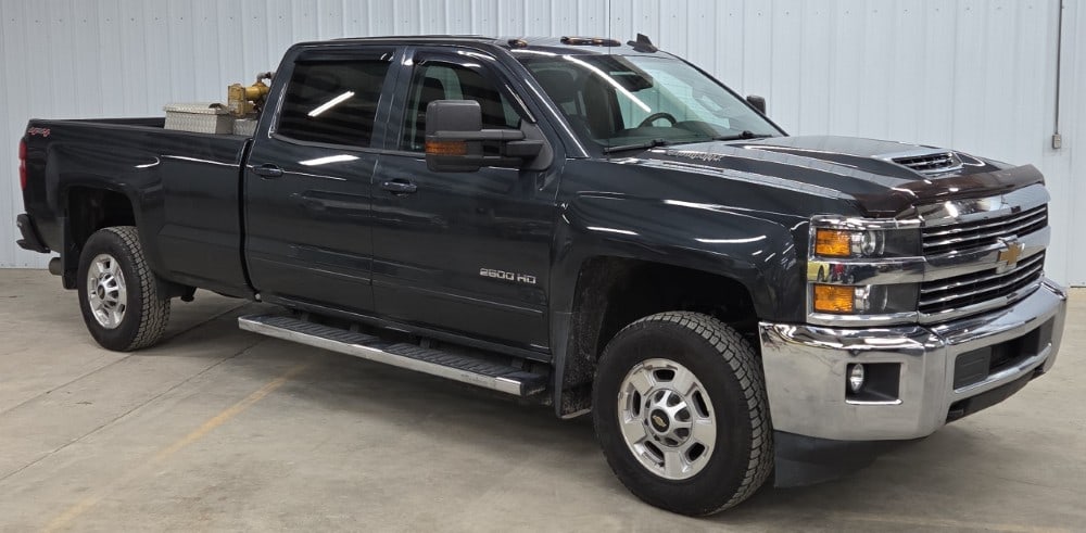 2017 Chevrolet Silverado 2500 HD Crew Cab Truck: Sells with No Reserve! 6.6 L 8 Cylinder Duramax Diesel Automatic Transmission 4x4 Fuel Tank and Toolbox Gooseneck Hitch Odometer Reads 159774 VIN: 1GC1KVEY3HF140093 TITLE (PA) MILEAGE ACTUAL Runs and