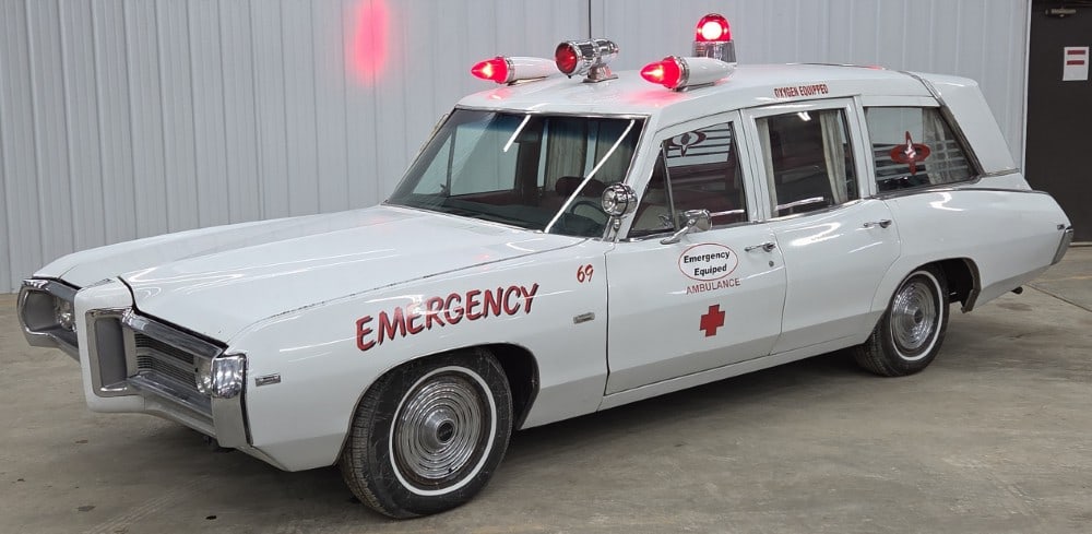 1967 Pontiac Bonneville Superior Ambulance: Sells with No Reserve! Automatic Transmission With Gurney, Working Lights and Siren Runs and Drives Odometer Reads 75545 VIN: 262409P215292 TITLE IN TRANSIT MILEAGE EXEMPT REDUCED ONLINE BUYER'S
