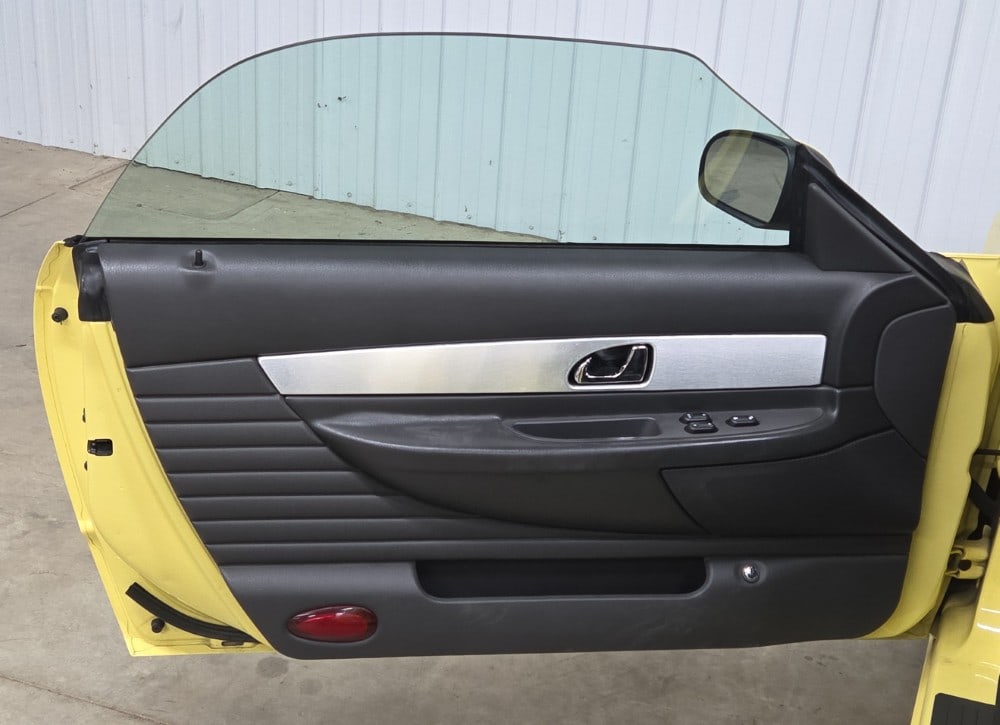 2002 Ford Thunderbird - 15