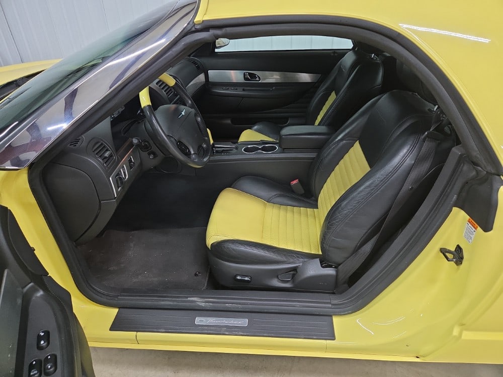 2002 Ford Thunderbird - 16