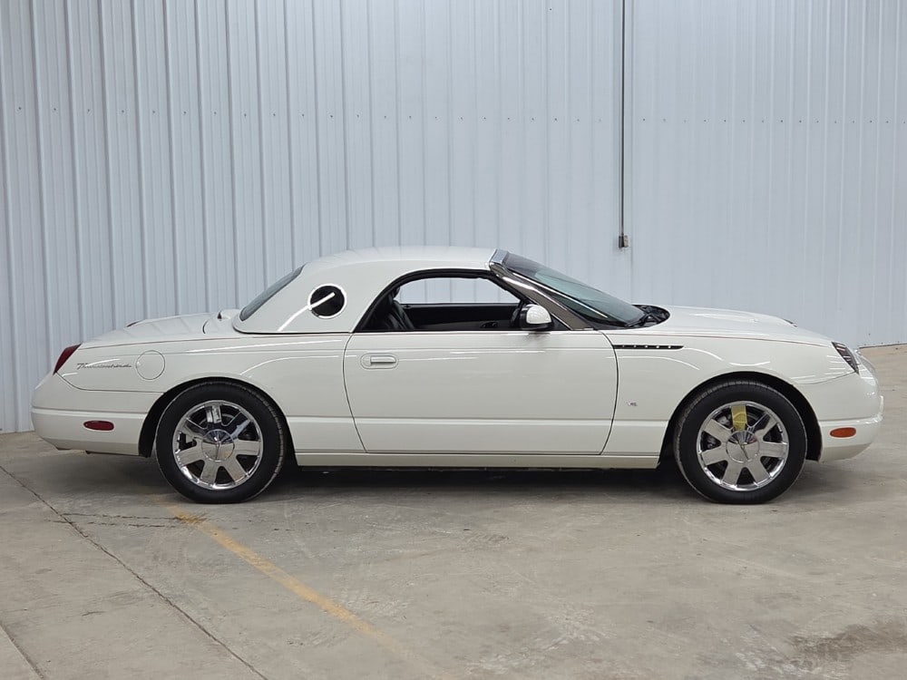2003 Ford Thunderbird - 13