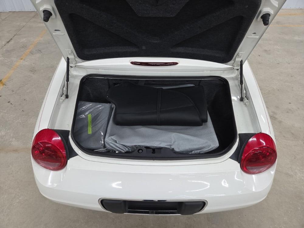 2003 Ford Thunderbird - 19