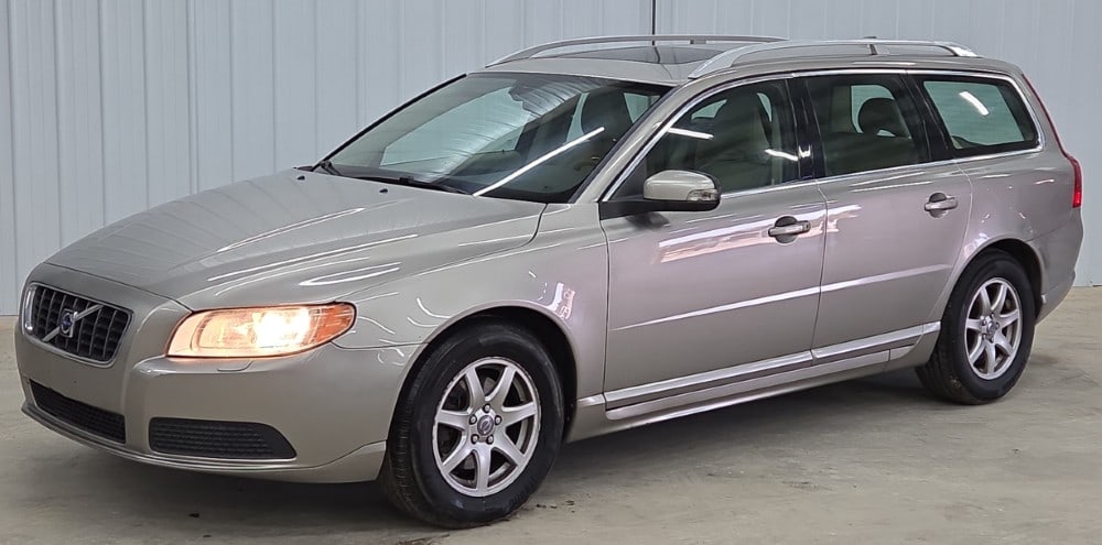 2008 Volvo V70 Wagon (1 of 20)