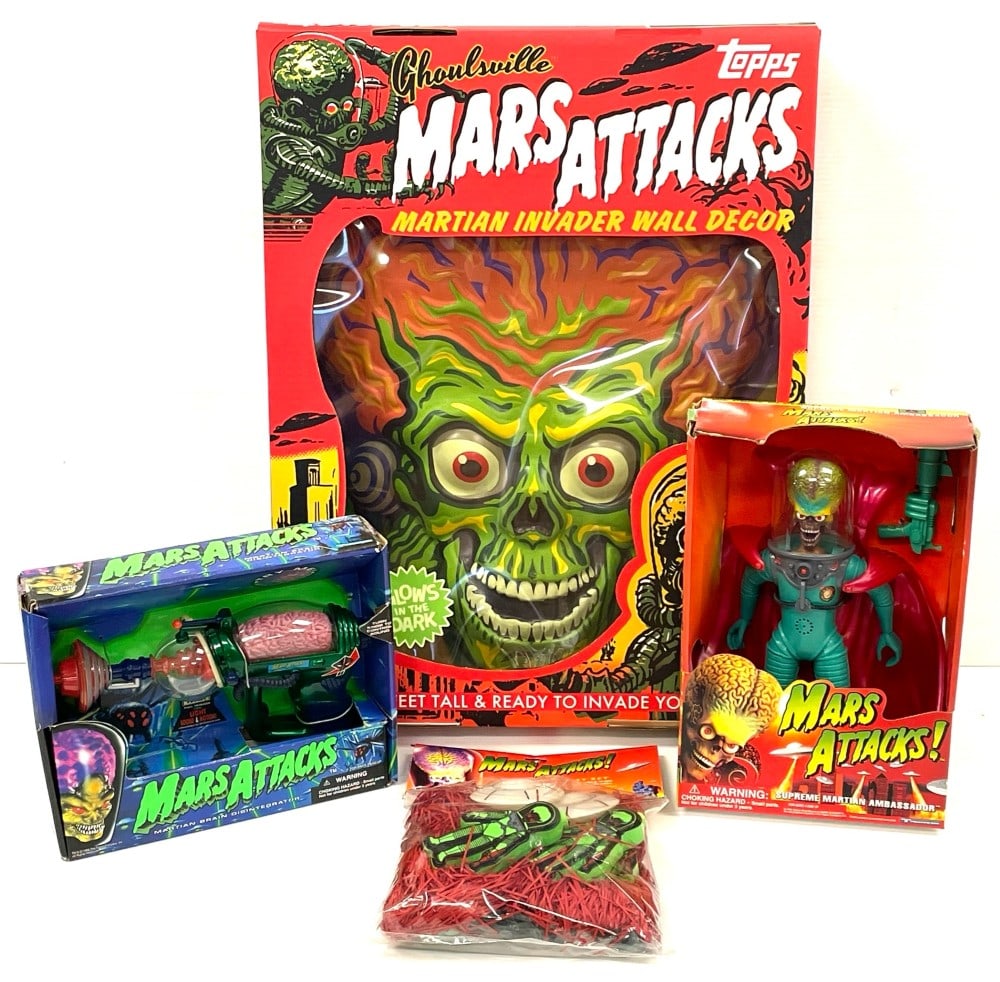 (4) Mars Attacks Martian Decor and Figures (1 of 9)