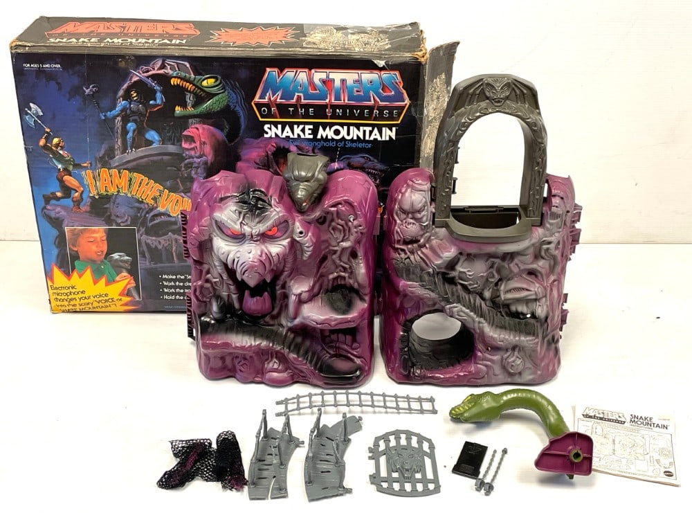 1983 Masters of The Universe Snake Mountain: 1983 Masters of The Universe Snake Mountain. Play Set Appears to be in overall good condition and complete. Box is in rough condition.