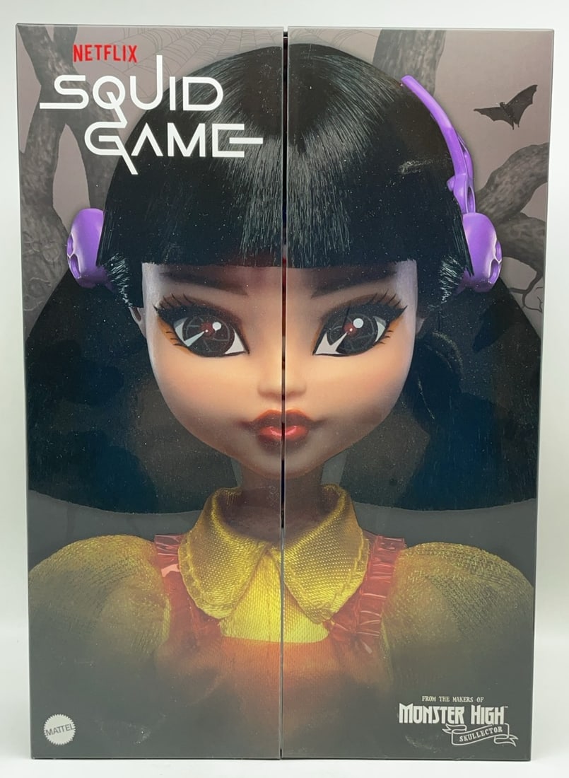 Netflix Monster High Skullector Squid Game Young-Hee (1 of 10)