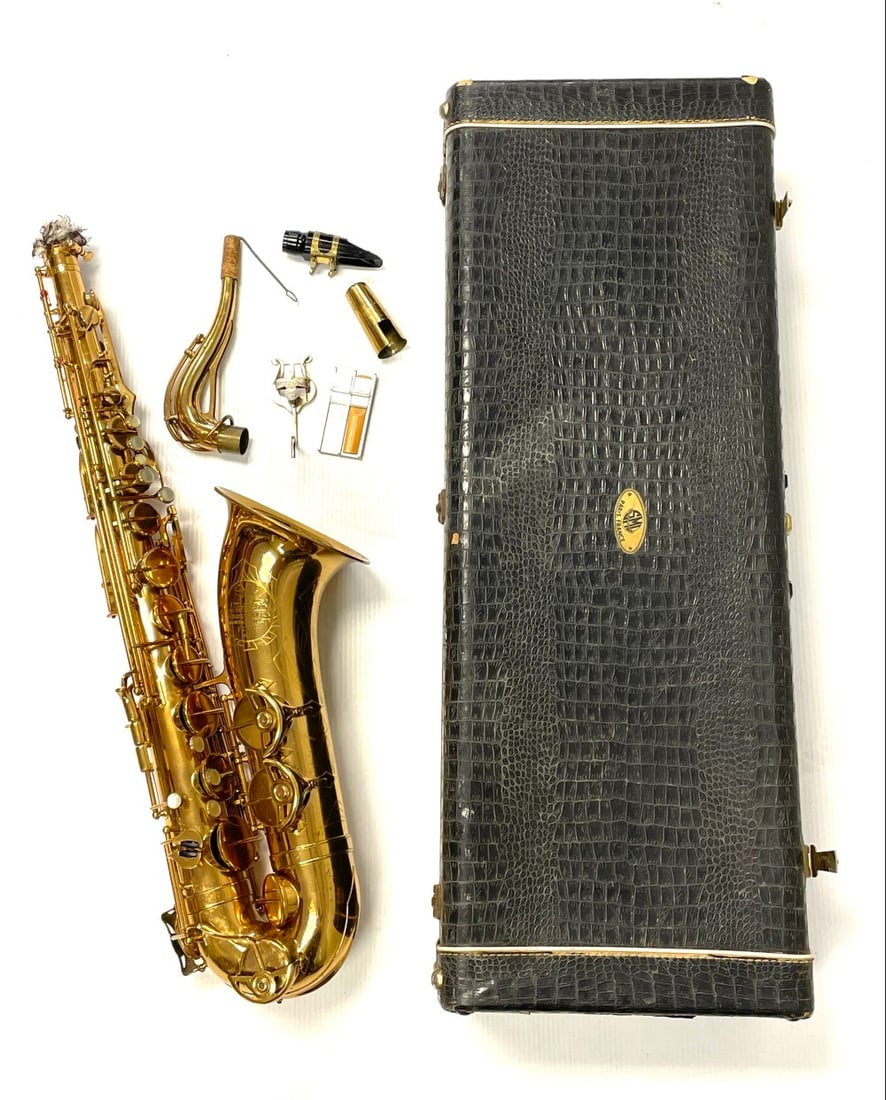 SML Mandard Strasser Mandard Saxophone: SML Mandard Strasser Mandard Saxophone. Paris France 144.146 Saxophone. Saxophone is in overall good condition some scuffs no dents.