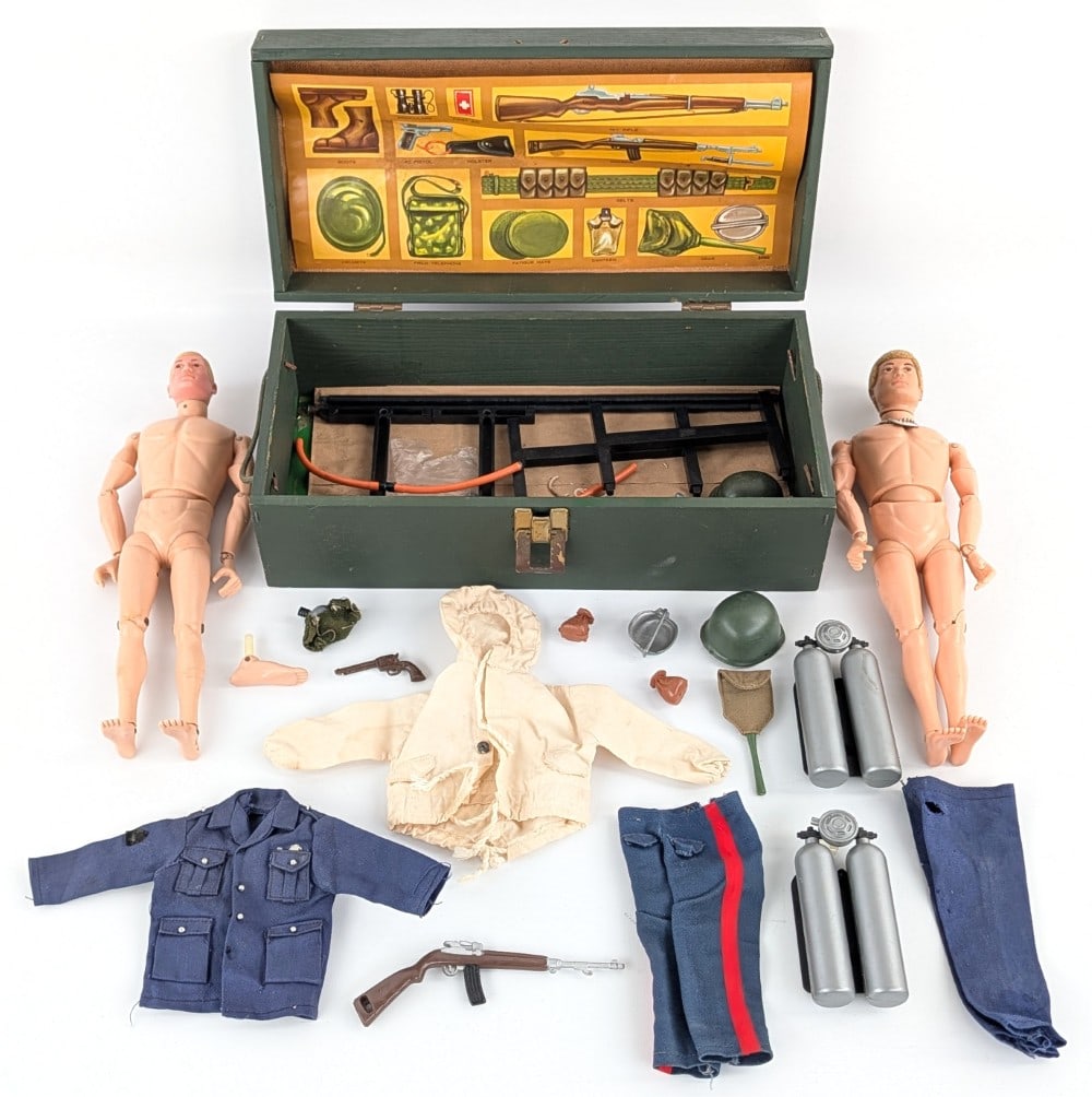 (2) Vintage Hasbro GI Joe Figures w/ Footlocker and Accessories (1 of 17)