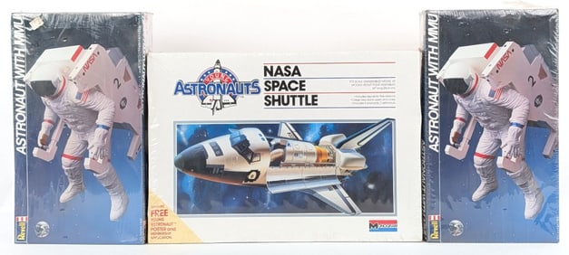 1/72 Monogram NASA Space Shuttle & (2) Revell Astronaut with MMU Model Kits