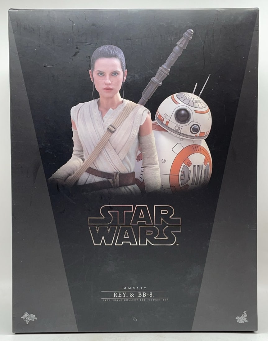 Hot Toys Rey & BB-8 Collectible Set Figure: Hot Toys Rey & BB-8 Collectible Set Figure. Disney Movie Masterpieces MMS337 1/6th Scale Figure. Box is not sealed but figure is new inside. Corner is Ripped