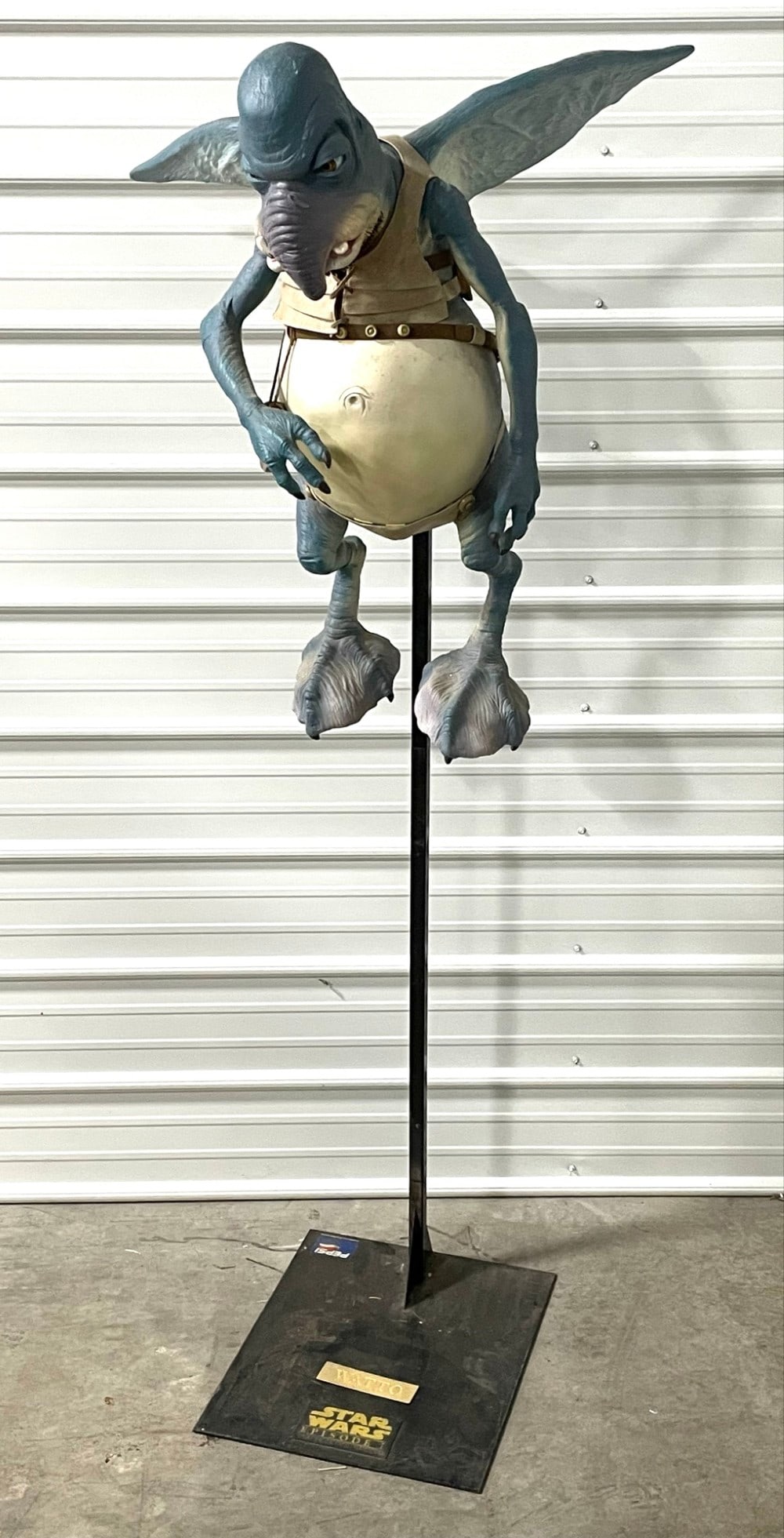 Star Wars Episode 1 Life Size Watto Pepsi Display: Star Wars Episode 1 Life Size Watto Pepsi Display. Watto?s Legs appear to be Broken and needs Reassembled. Complete with accessories and Standing Plate and Name Plate.Measures 30? x 22? x 79