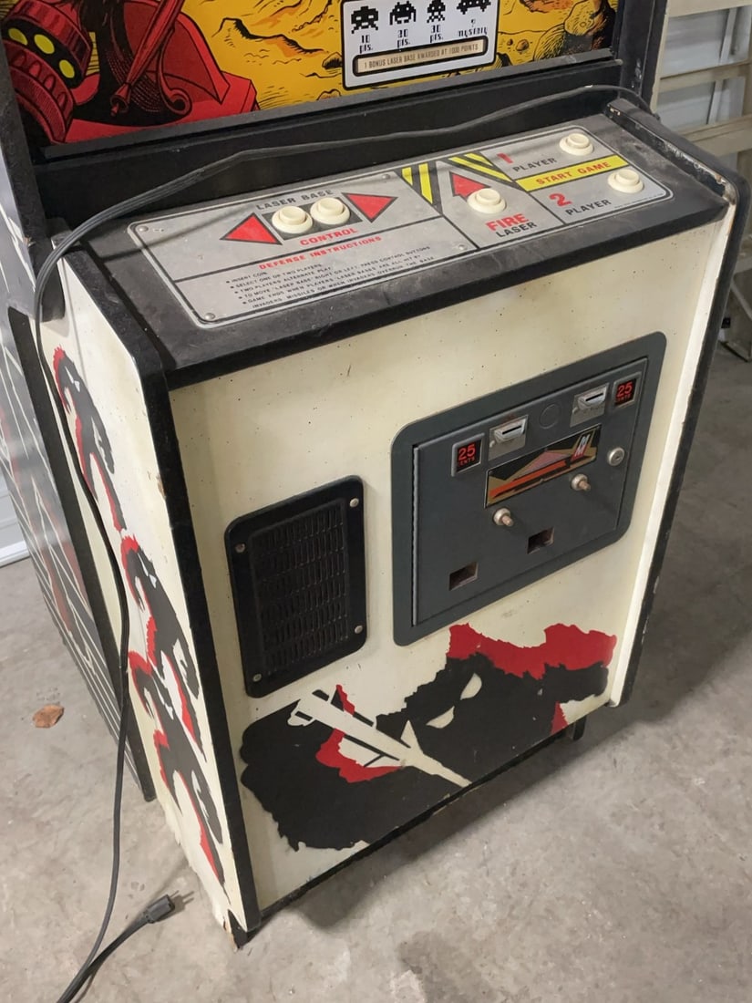 Vintage Midway?s Bally Space Invaders Arcade Machine - 8