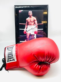 Sugar Ray Leonard Signed Boxing Gloves and Picture