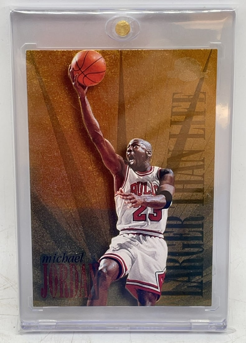 1995 Skybox Premium Michael Jordan Gold Larger Than Life Card (1 of 12)