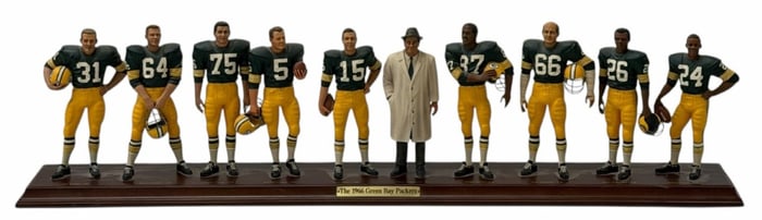 The 1966 Green Bay Packers Championship Team Danbury Mint Figurine Set/ Statue