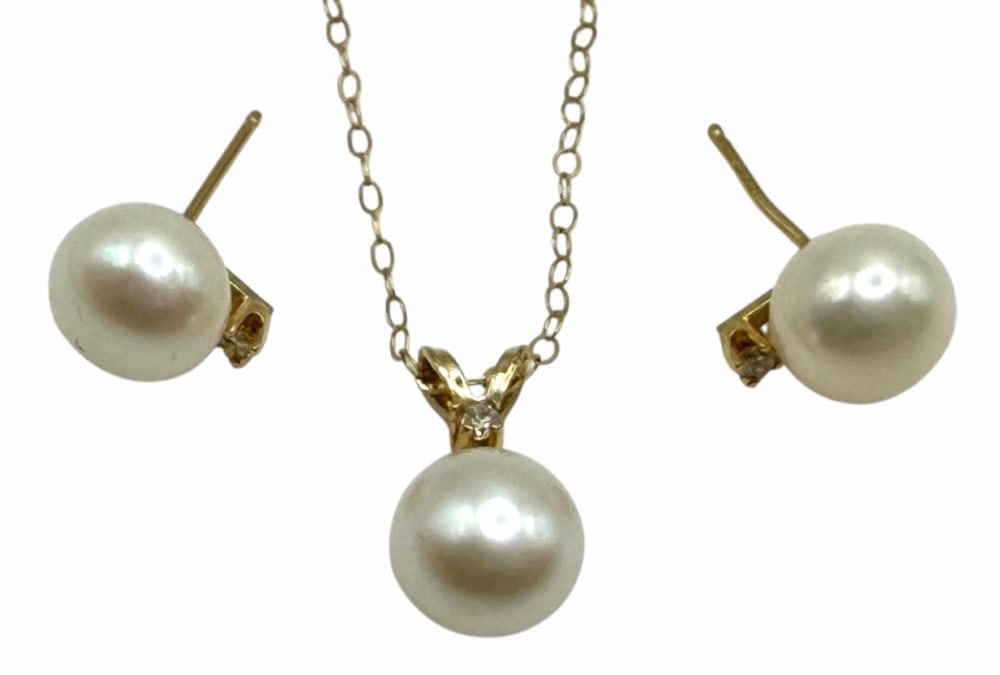 14k Yellow Gold Diamond and Pearl Stud Earring, Pendant and Chain Set: 14k Yellow Gold Diamond and Pearl Stud Earring, Pendant and Chain Set.? Earrings, Pendant and Chain are all stamped 14k.? ?All three are beautifully mounted with one pearl and small round cut diamonds
