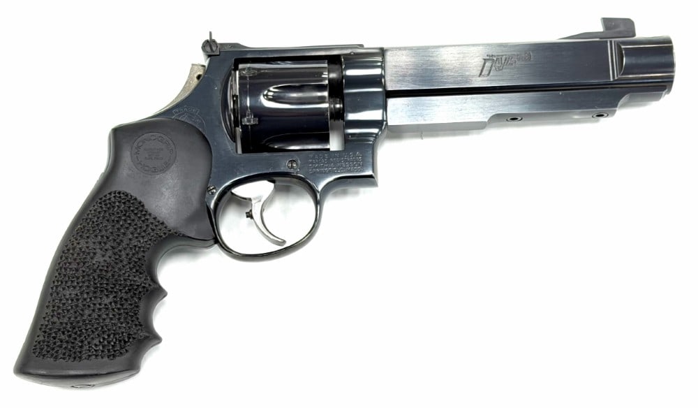 Smith & Wesson Model 25-2 .45 ACP Bill Davis Custom Model PPC Target Revolver: Smith & Wesson Model 25-2 .45 ACP Bill Davis Custom Model PPC Target Revolver.? The Smith & Wesson model 25-2 Bill Davis custom model target revolver is in very nice used condition.? Barrel measures 6