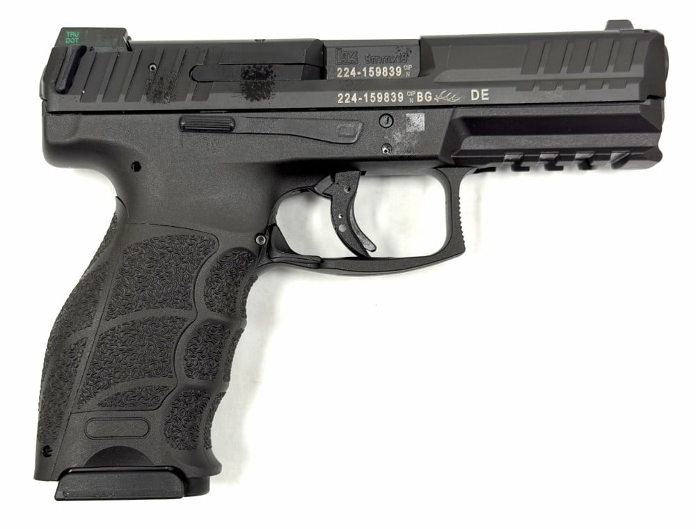 H&K VP 9 .9mm Semi-Automatic Pistol in Case: H&K VP 9 .9mm Semi-Automatic Pistol in Case.? The H&K VP 9 semi-automatic pistol is in very nice to like new condition.? Barrel measures 4 inches in length.? Case includes extra magazine, grips, lock 