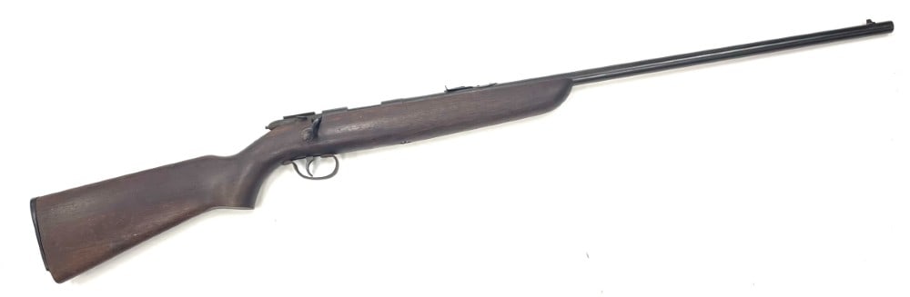 Remington Model 510 Targetmaster .22 Caliber Bolt Action Rifle: Remington Model 510 Targetmaster .22 Caliber Bolt Action Rifle.? The vintage Remington model 510 Targetmaster is in used condition.? ? Barrel measures 25 inches in length.? Barrel does obtain rust and