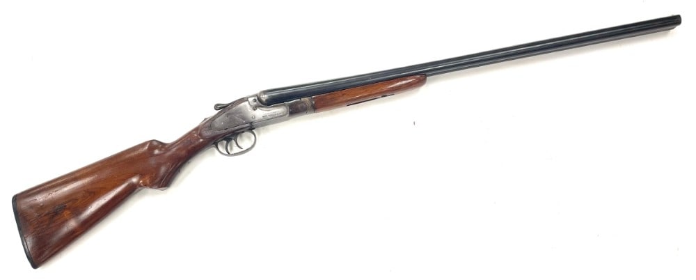 American Gun Co Knickerbocker .20 Ga Side by Side Shotgun: American Gun Co Knickerbocker .20 Ga Side by Side Shotgun.? The American Gun Co Knickerbocker .20 Ga shotgun is in used condition.? Barrels measure 26 inches in length.? Blueing is good.? Wood stock i