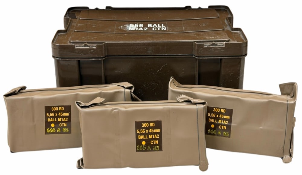 900 Rounds 3 Unopened Battle Packs 5.56 x 45mm Military Rifle Ammo: 900 Rounds 3 Unopened Battle Packs 5.56 x 45mm Military Rifle Ammo in Crate.? Another great find.? Three unopened battel packs of 5.56 x 45mm, total of 900 rounds.? The battle packs come in the origin