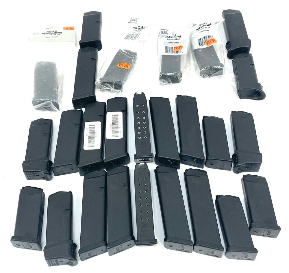 Collection of Glock 9mm, 357 and 40 Caliber Pistol Magazines: Collection of Glock 9mm, 357 and 40 Caliber Pistol Magazines.? This lot is a must to own.? Appears that the Glock mags will fit a Glock 17, 27 and 30.? Mags are in very nice to like new condition.? St