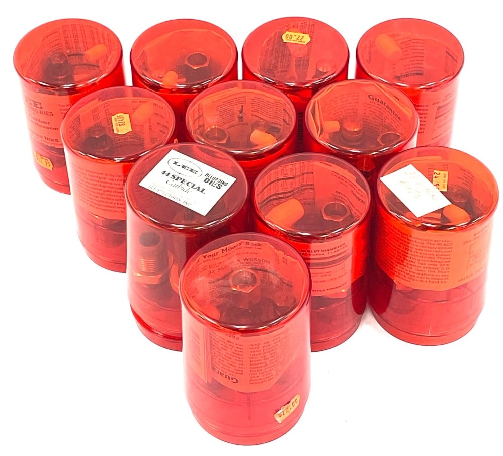 Lee Reloading Dies: Lee Reloading Dies. Lot is for 11 preowned Die sets Appears in Good Condition 1 Missing Shell holder. 44SPL, 40 S&W, 32 S&W, 44 S&W Russian, 357 MAG, 44 MAG, 10mm, 454 Casull .223, 38 Short & Long Col