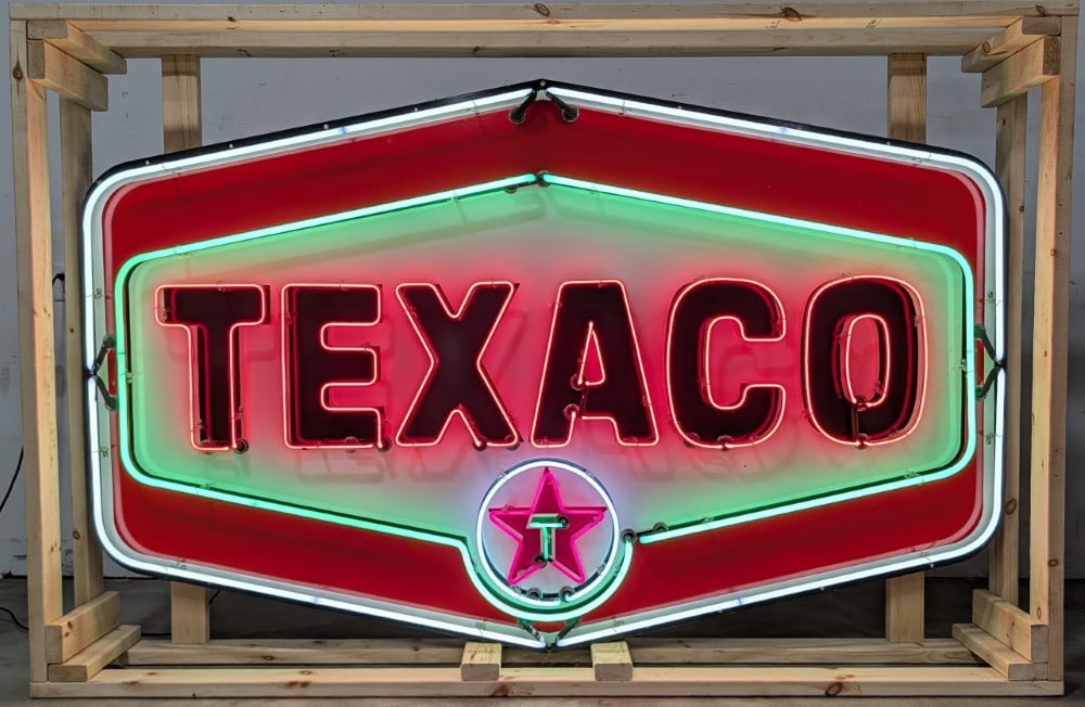 Over 7ft SSP Texaco Tomahawk Neon Sign: Large single sided porcelain Texaco tomahawk style neon advertising sign. It features a single sided porcelain sign with added can and neon. Appears to be in very nice working condition with some wear