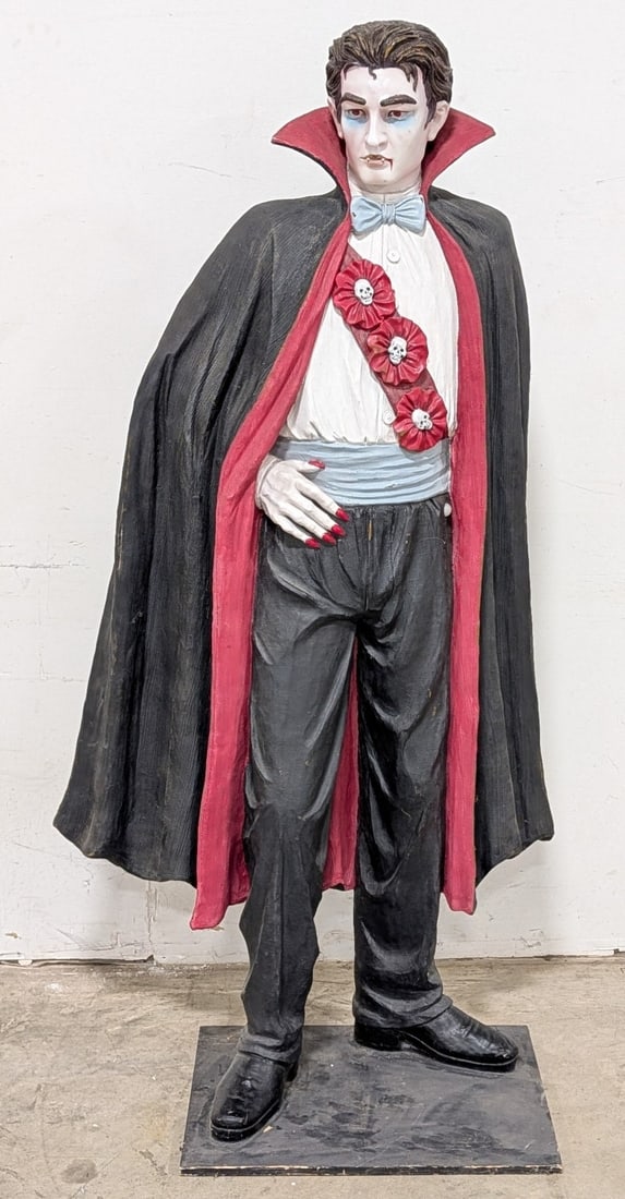 68" Grandin Road Exclusive Count Dracula Statue (1 of 9)