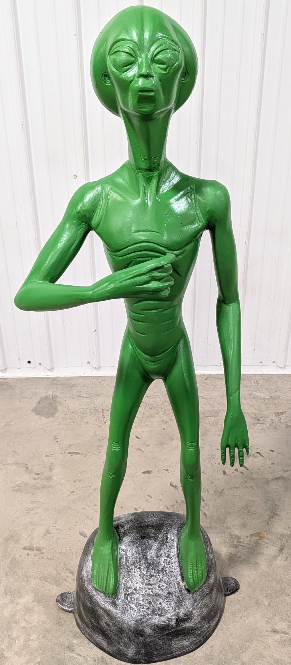 Life Size 5ft Cast Metal Alien Drink Holder Statue (1 of 8)