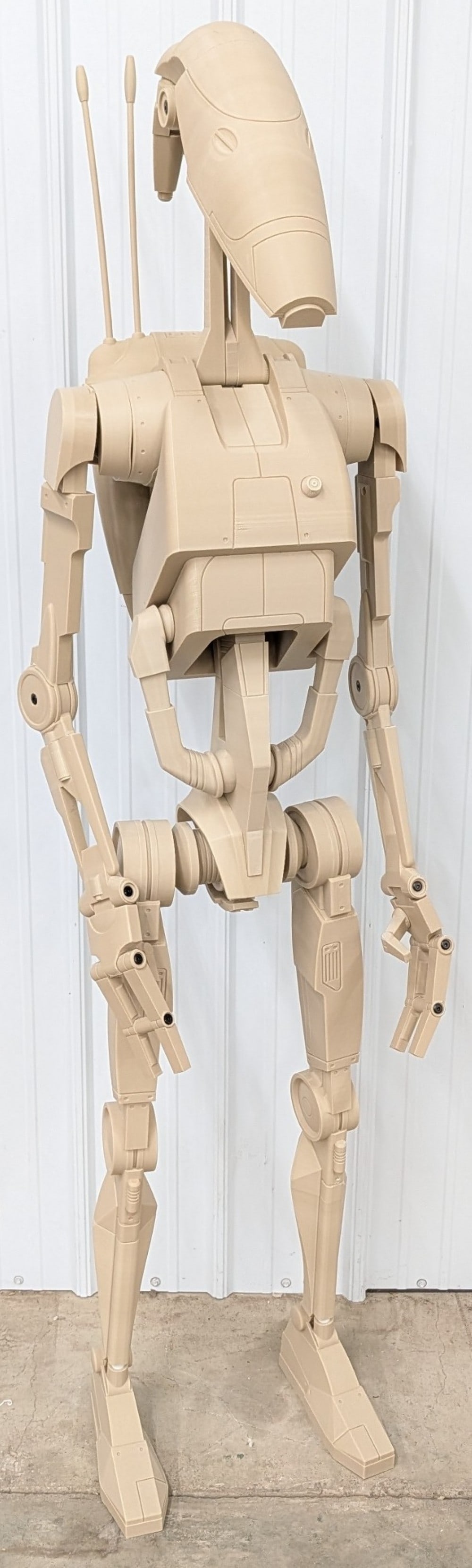 6ft Life Size Star Wars B1 Battle Droid: Life size Star Wars B1 Battle Droid as seen in Star Wars Episodes 1 , 2 and 3. This custom made full size battle droid features poseable arms , head, and fingers. Displays well with a comlink booster