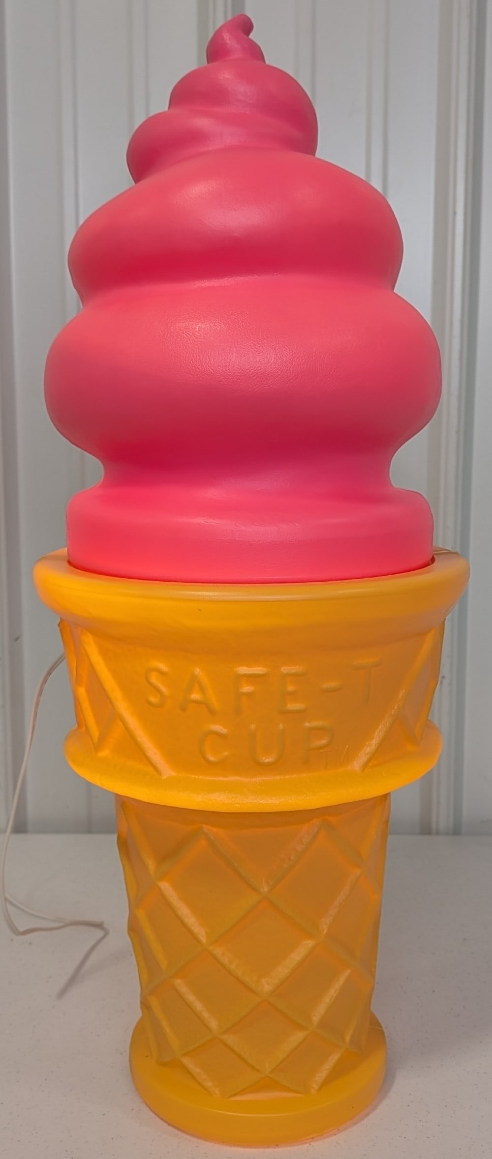 Giant Safe-T Cup Blow Mold Lighted Ice Cream Cone (1 of 7)
