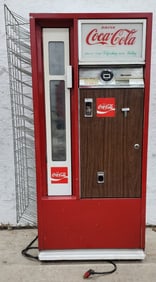 (K) 1964 Cavalier CS-64ES Coca-Cola Vending Machine