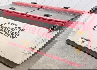 Vintage Unrestored Coca-Cola Cavalier CGD Commercial Chest Cooler