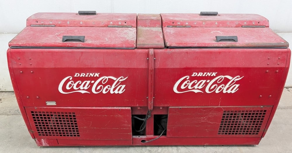 Vintage Unrestored Coca-Cola Westinghouse WD22 Commercial Chest Cooler (1 of 13)