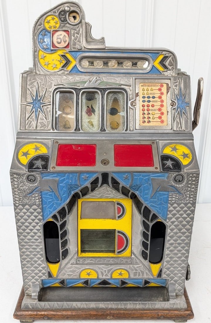 Mills 5 Cent Peacock Mint Vendor Slot Machine (1 of 11)