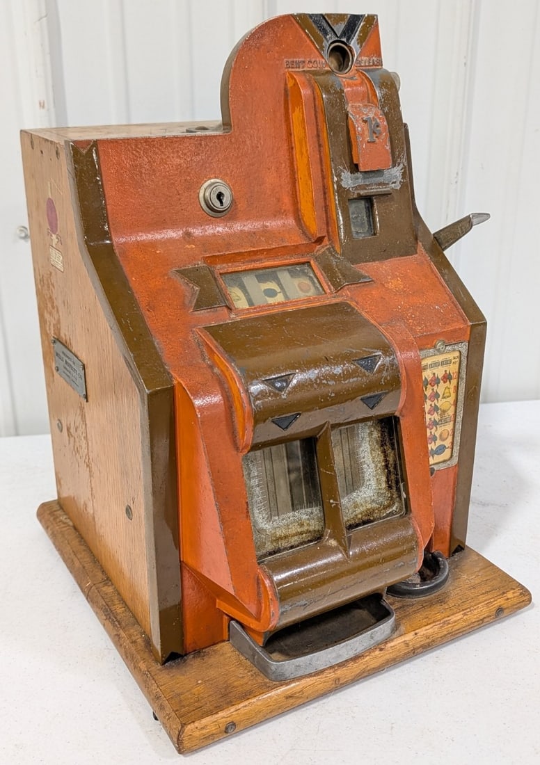 Vintage Mills QT Chevron 1 Cent 3-Reel Slot Machine (1 of 15)