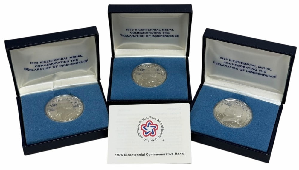 (3) 1976 U.S. Mint American Revolution Thomas Jefferson Sterling Silver Medals: (3) 1976 U.S. Mint American Revolution Thomas Jefferson Sterling Silver Medals. The Bicentennial Commemorative Medals are proof struck and comes in the original mint packaging with paperwork. The meda