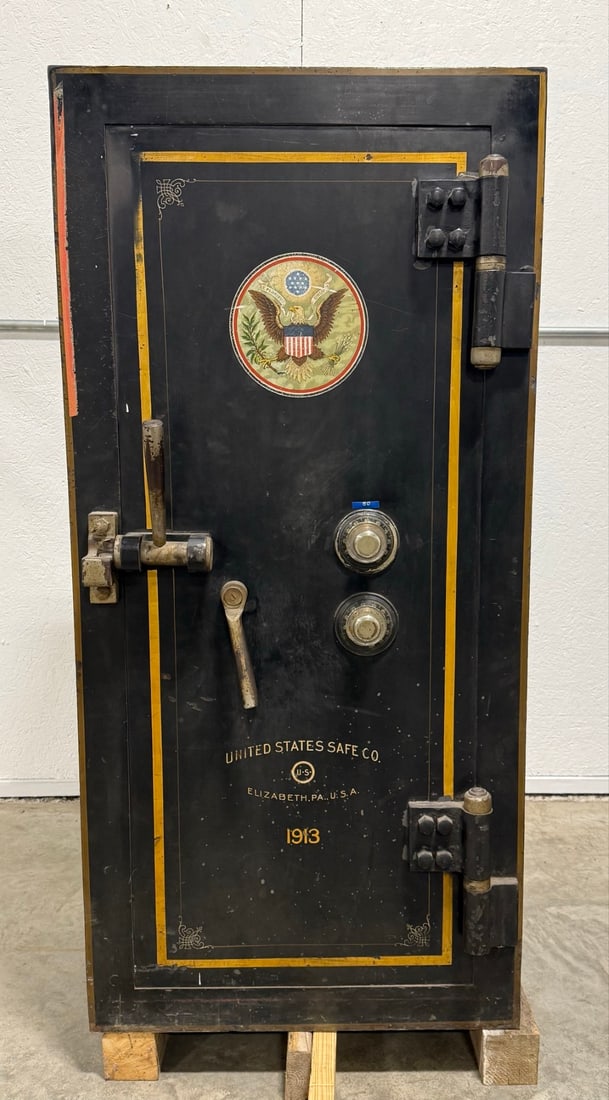1913 United States Safe Company Floor Safe (1 of 6)