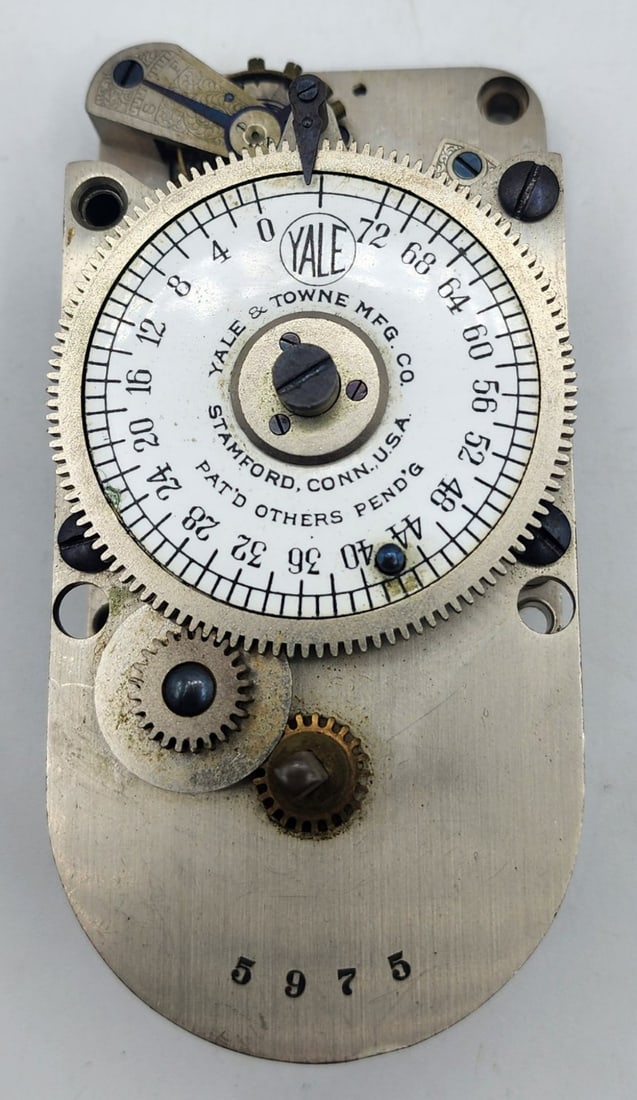 Yale & Towne Mfg Co 72-hr Bank Vault Time Lock Movement: Yale & Towne is a company from Stamford,? Connecticut. Time locks use independent watch mechanisms to lock the safe at certain times. Light wear on mechanism due to age and handling. Measures approxim
