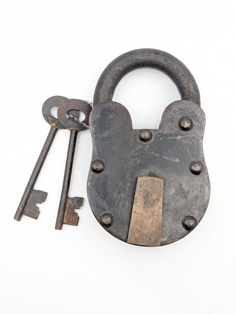 Antique Cast Iron Padlock w/ Keys (1 of 6)