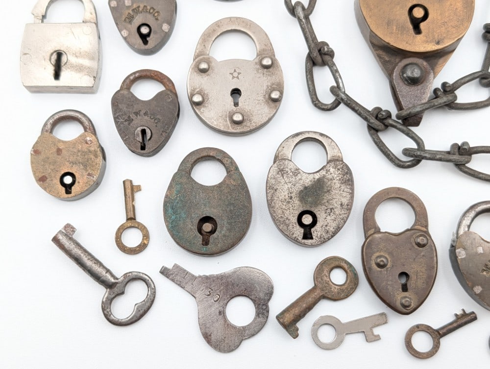 (23) Small Padlocks - 6