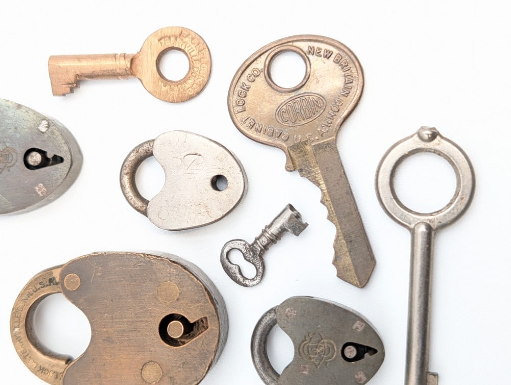 (23) Small Padlocks - 8