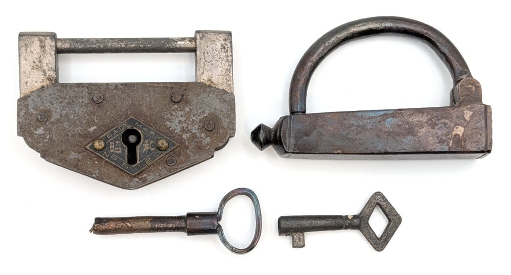 Antique Chinese & Unmarked Shackle Locks w/ Keys (1 of 6)
