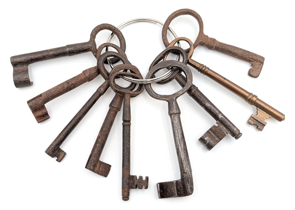 (9) Antique Cast Iron & Brass Barrel Skeleton Keys (1 of 5)