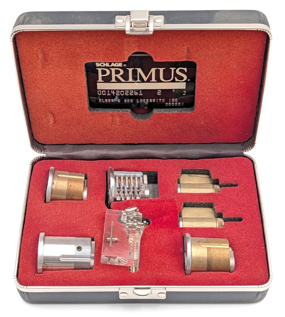 Schlage Primus Cut Away Display Set: Set is in nice condition with light wear on the case. Case measures 7-1/4in x 5in.