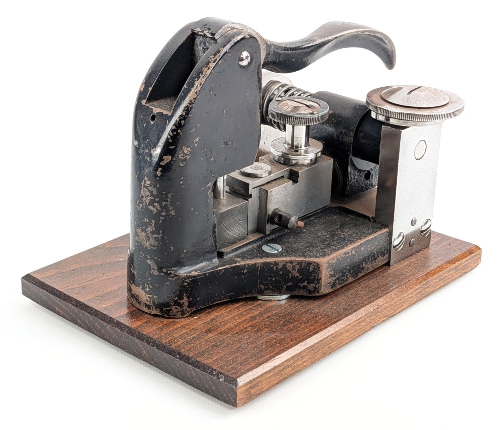 Clum Mfg Co. Model B Key Cutter: Machine is in nice functioning condition mounted on a wood base. Overall measures 8in wide x 6in deep x 6in tall.